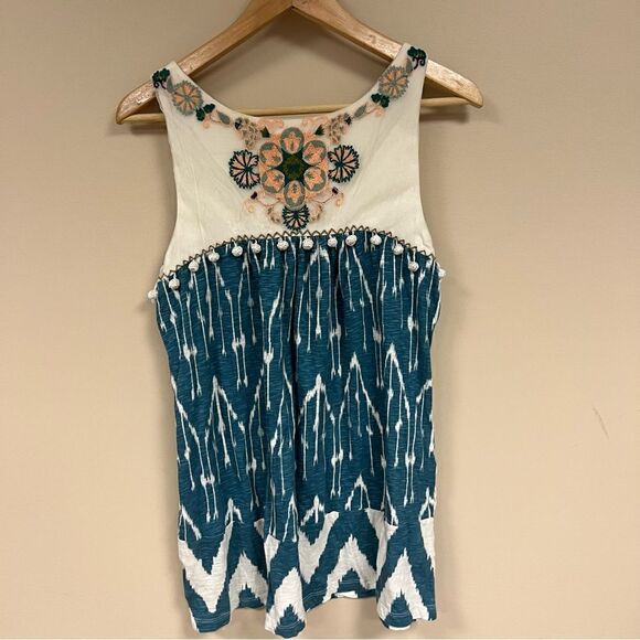 - Floreat gorgeous embroidered sleeveless top. Size S - Picture 5 of 8